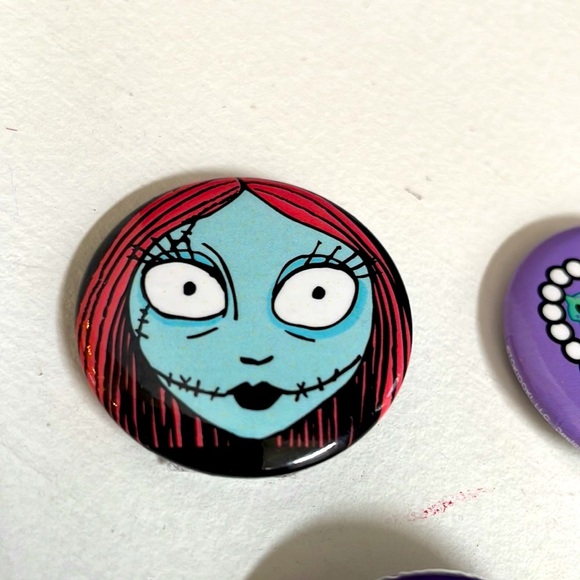 Hot Topic Assorted Button Pins (3) - Picture 4 of 6